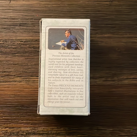 Precious Moments Share in the Warmth of Christmas Porcelain Ornament 1993 - Picture 11 of 14